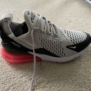 Nike 270’s